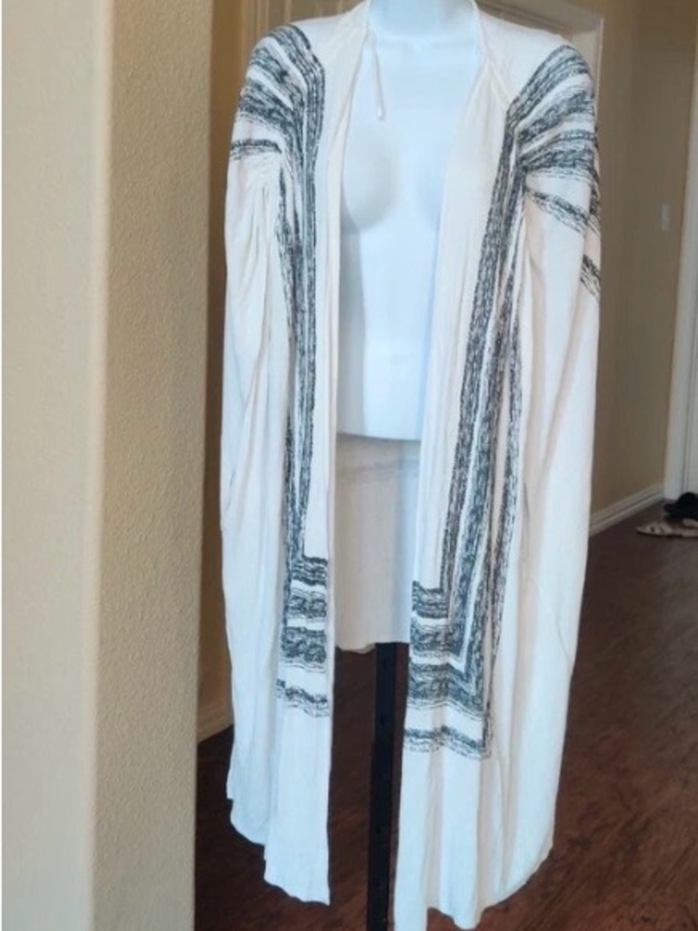 Splendid White Ribbed Knit Poncho - Picture 2 of 12